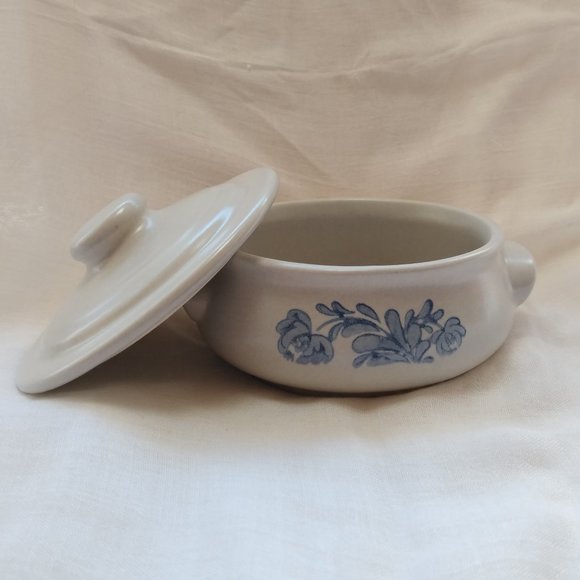 Vintage Pfaltzgraff Yorktowne Soup Tureen with Lid - Picture 2 of 10